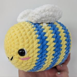 Very cute! Crochet bee!